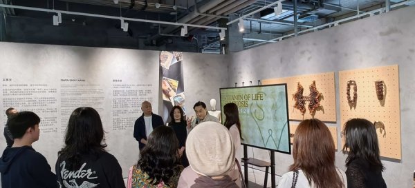 把果农的故事戴在身！杭州这个珠宝展串起乡村振兴与可持续美学